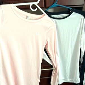 Selling 2 never worn under armor athletic shirts. Selling them as a package.